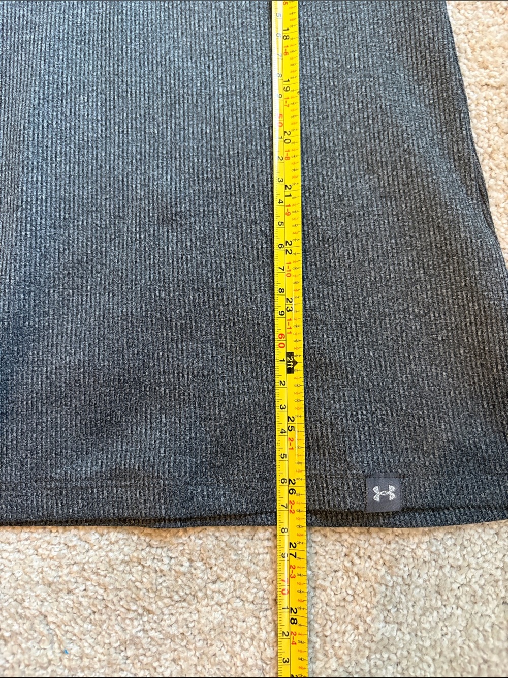 3 Under Armour Active Tank Tops - Picture 14 of 15